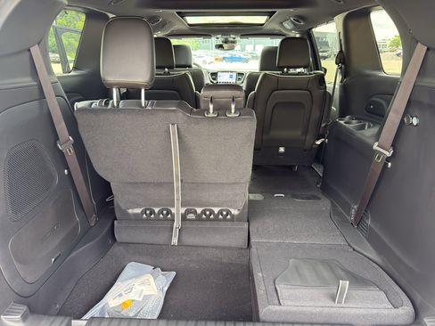 New 2027 Chrysler Pacifica Limited AWD/4WD image 39