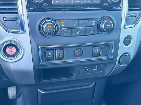 Used 2021 Nissan Titan SV image 13