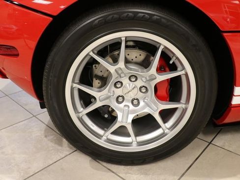 Used 2005 Ford GT image 8