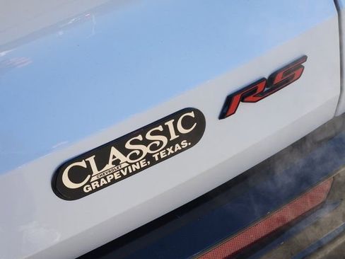 Used 2025 Chevrolet Traverse RS image 8