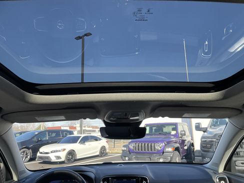 Used 2025 Volvo XC40 B5 Core image 38