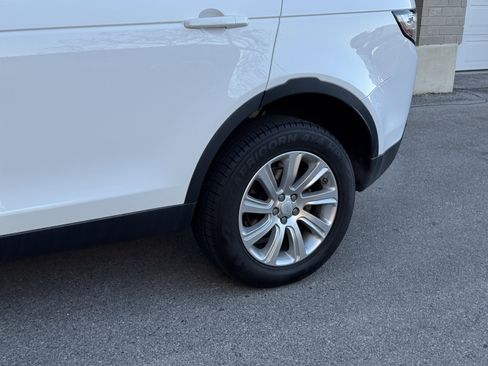 Used 2017 Land Rover Discovery Sport SE image 14