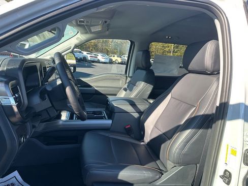 New 2026 Ford F250 Lariat w/ Black Appearance Package image 17