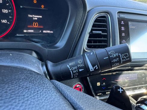 Used 2021 Honda HR-V EX image 10