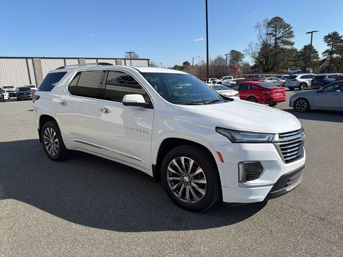 Used 2023 Chevrolet Traverse Premier image 9