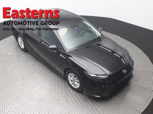 Used 2025 Toyota Camry LE FWD image 3