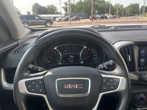 Used 2022 GMC Terrain SLT image 13