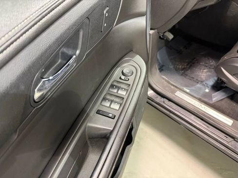 Used 2015 GMC Acadia SLT image 11