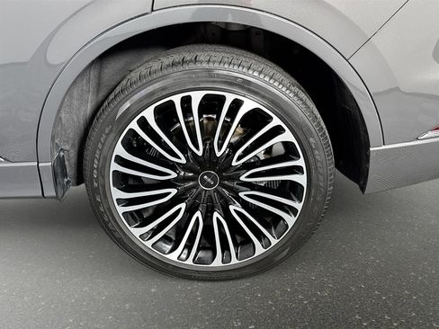 Used 2023 Lincoln Aviator Black Label w/ Dynamic Handling Package image 35