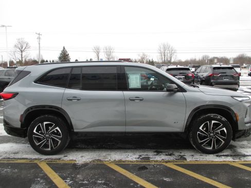 Used 2025 Buick Enclave Sport Touring image 7