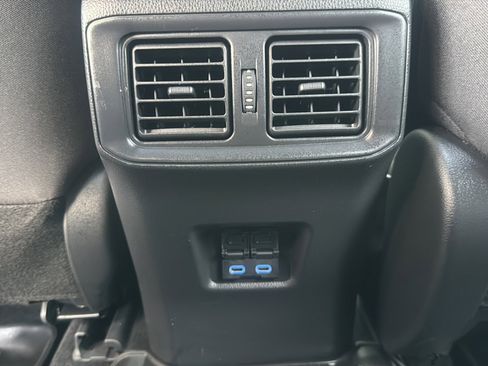 Used 2022 Toyota RAV4 SE w/ Weather & Moonroof Package image 20