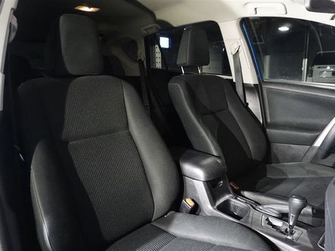 Used 2016 Toyota RAV4 LE image 14