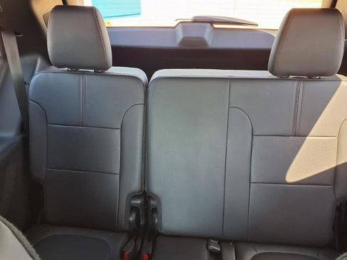 Used 2023 Chevrolet Traverse RS FWD image 25