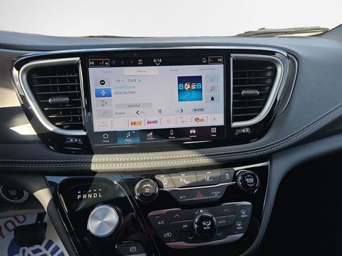 New 2026 Chrysler Pacifica Select image 21