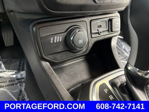 Used 2019 Jeep Renegade Limited w/ Quick Order Package 22P AWD/4WD image 17