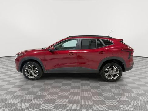Certified 2025 Chevrolet Trax LT w/ LT Convenience Package FWD image 6