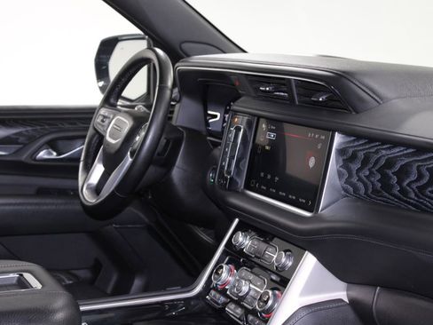 Used 2024 GMC Yukon XL Denali RWD image 34