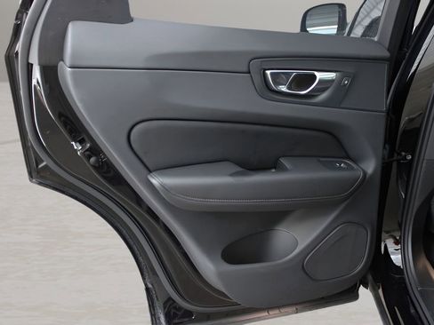 Used 2025 Volvo XC60 B5 Plus AWD/4WD image 11