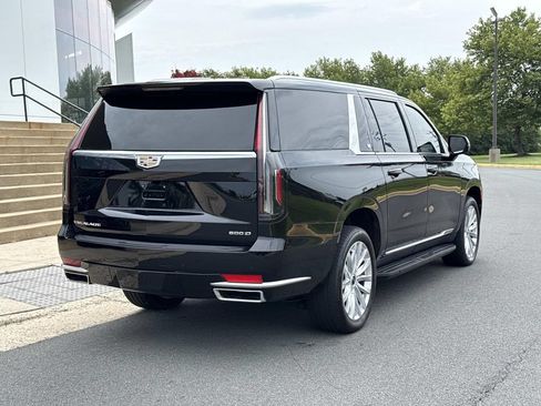 Used 2024 Cadillac Escalade ESV Luxury AWD/4WD image 2