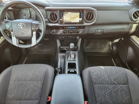 Used 2017 Toyota Tacoma TRD Off-Road w/ Premium & Technology Package image 20