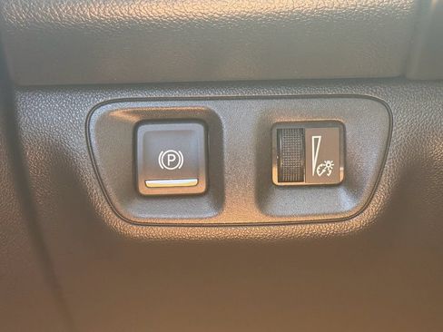 Used 2018 GMC Acadia Denali w/ Technology Package AWD/4WD image 31