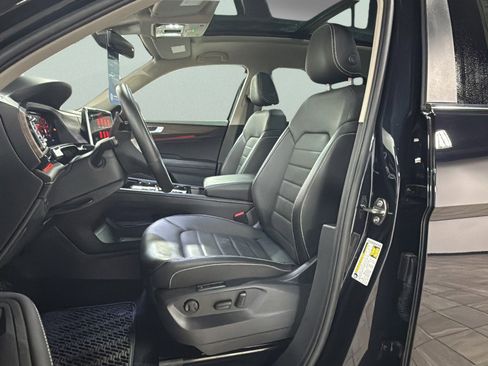 Certified 2025 Volkswagen Atlas SEL image 17