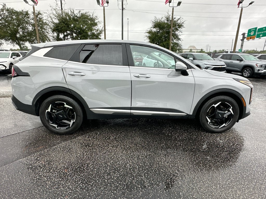 Used 2026 Kia Sportage EX FWD image 4