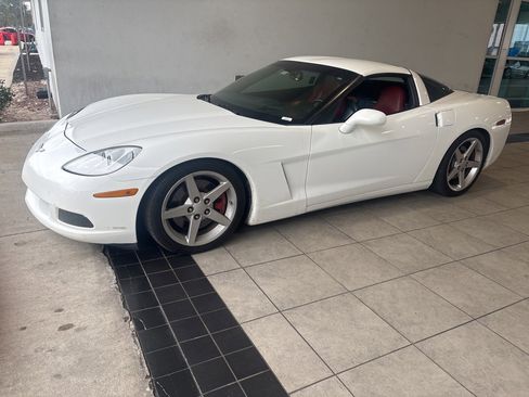 Used 2007 Chevrolet Corvette Coupe w/ Preferred Equipment Group image 3