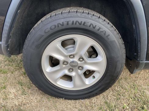 Used 2016 Jeep Grand Cherokee Laredo image 8