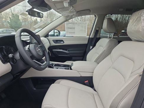 New 2025 Nissan Pathfinder SL image 10