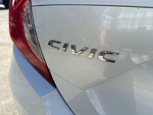 Used 2018 Honda Civic EX image 9
