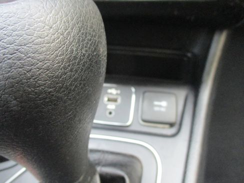 Used 2019 Jeep Cherokee Latitude w/ Popular Appearance Group FWD image 15