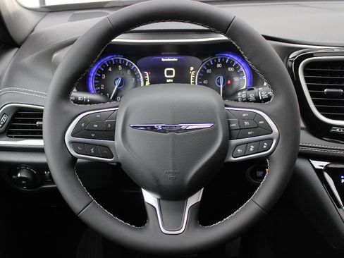 New 2026 Chrysler Pacifica Select image 18