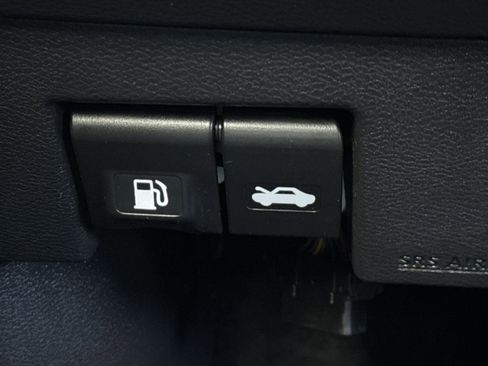 Used 2020 Nissan Kicks S FWD image 31