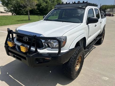 Used 2015 Toyota Tacoma PreRunner w/ SR5 Package RWD image 2