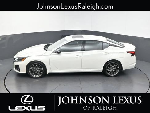 Used 2023 Nissan Altima 2.0 SR FWD image 29