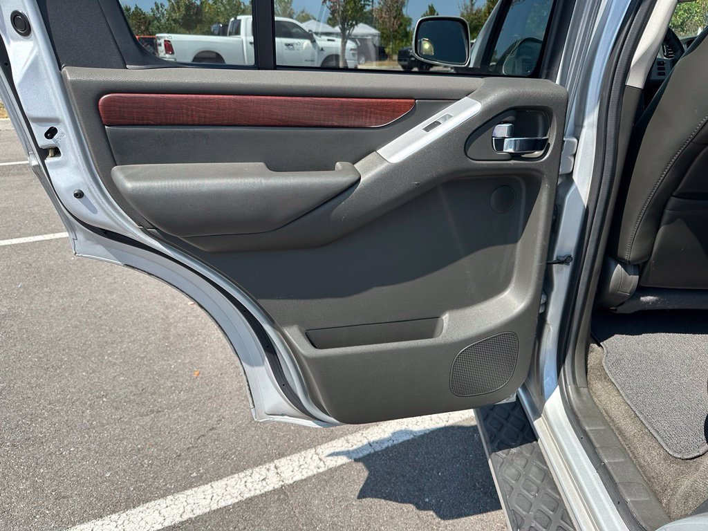 Used 2012 Nissan Pathfinder LE RWD image 15