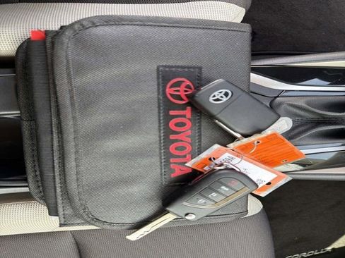 Certified 2025 Toyota Corolla LE image 29