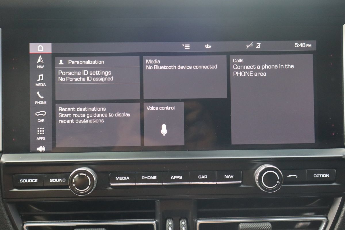 Used 2020 Porsche Macan AWD/4WD image 24