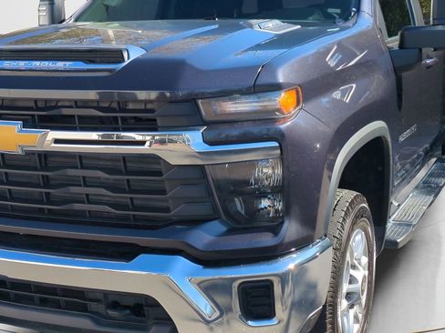 Used 2024 Chevrolet Silverado 2500 LT image 10