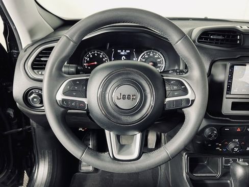 Used 2018 Jeep Renegade Latitude image 24