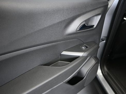 New 2026 Chevrolet Trax RS w/ Sunroof Package FWD image 15