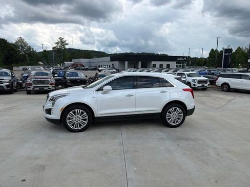 Used 2017 Cadillac XT5 Premium Luxury FWD image 2