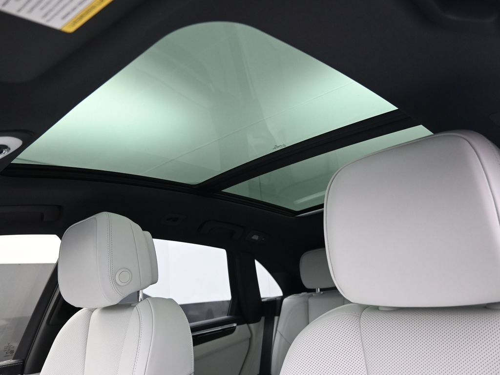 Certified 2025 Porsche Macan AWD/4WD image 20