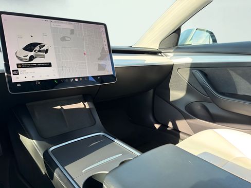 Used 2021 Tesla Model 3 Standard Range Plus RWD image 38