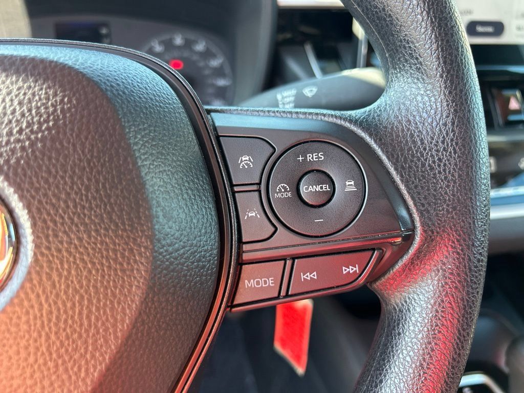 Used 2025 Toyota Corolla LE FWD image 21