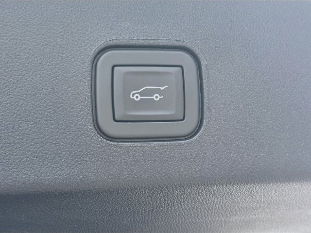 Used 2026 Cadillac Lyriq Luxury AWD/4WD image 13