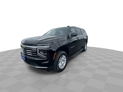New 2026 Chevrolet Suburban LT AWD/4WD image 3