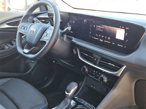 Used 2025 Buick Encore GX Sport Touring image 30