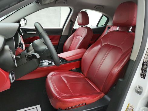 Used 2019 Alfa Romeo Stelvio AWD image 14